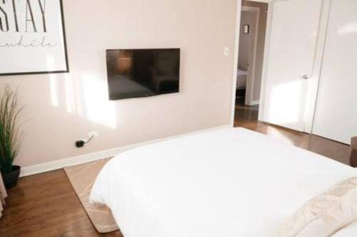 Beautiful Home! 25 Minutes To Downtown Chicago