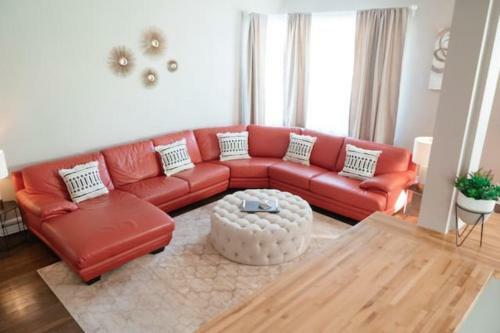 Beautiful Home! 25 Minutes To Downtown Chicago