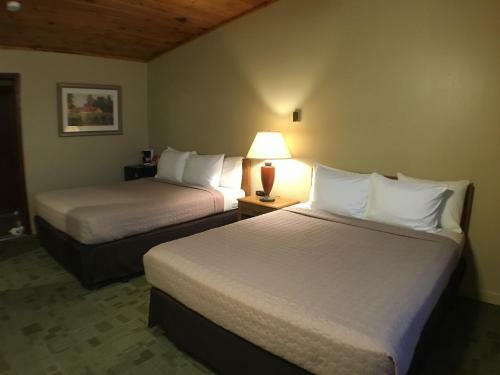 Lodge Hanging Horn Lakeside Resort