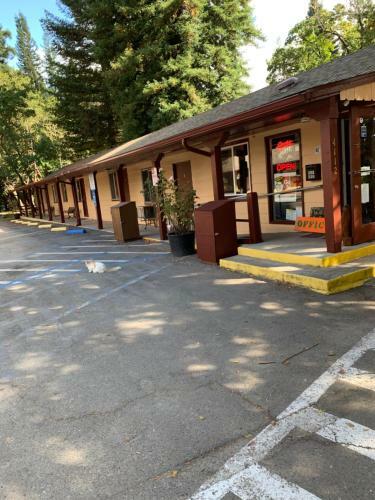 Hotel Dean Creek Resort