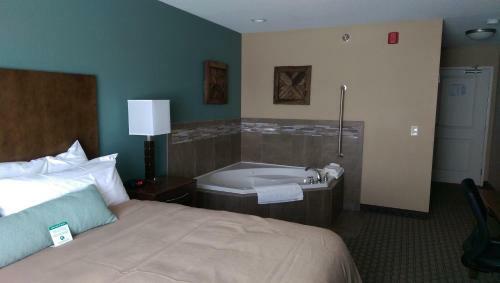 Grandstay Hotel & Suites Delano