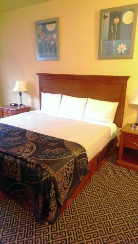 Hotel Hiway Inn Express & Suites