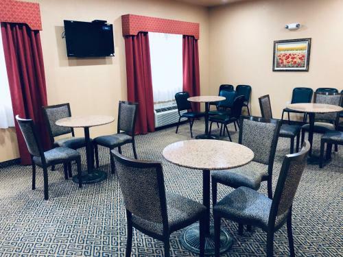 Hotel Hiway Inn Express & Suites