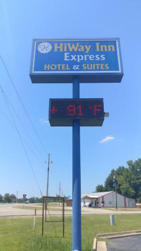 Hotel Hiway Inn Express & Suites