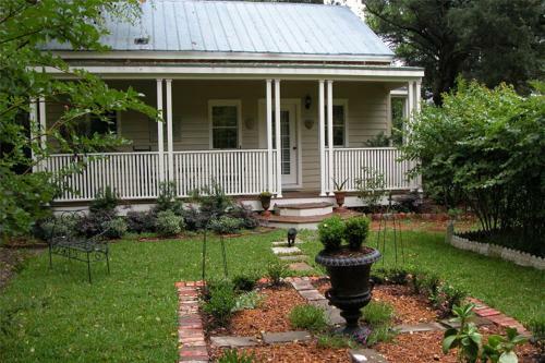 Flowertown Bed And Breakfast