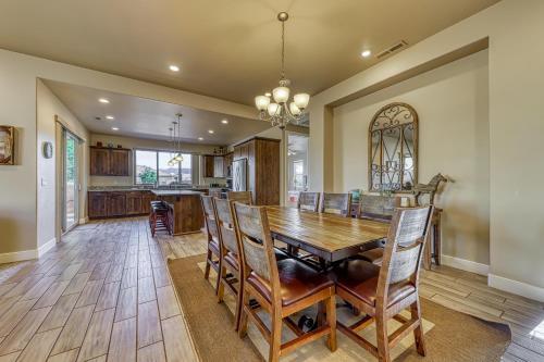 Red Rock Ranch Retreat: Paradise Village #10
