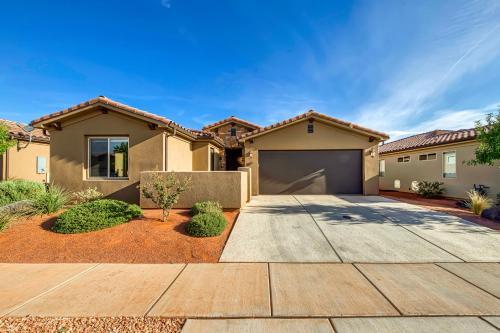 Red Rock Ranch Retreat: Paradise Village #10