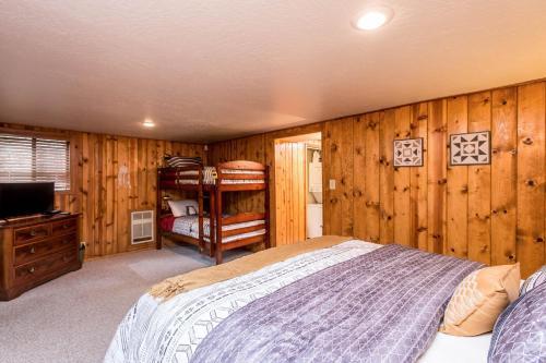 Shaver Village Chalet
