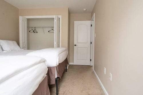 West Point Retreat 6 Bd 4 Ba