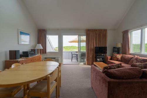 Hotel Windward Shores