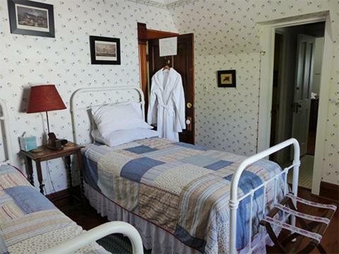 Posada The Hood House Bed & Breakfast Inn