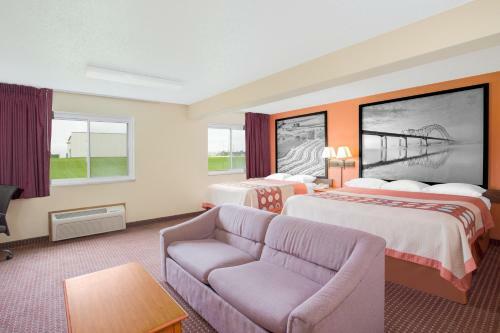 Hotel Super 8 By Wyndham Waverly