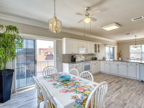 Seastar Sandbar, 3 Bedrooms, Pool Access, Spa, Pet Friendly, Wifi, Sleeps 8