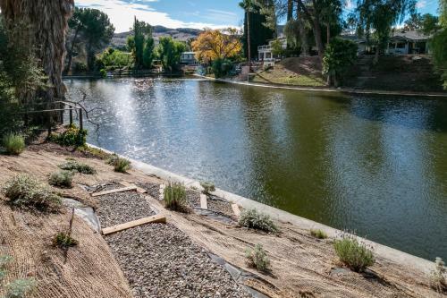 Lakes Edge Agoura Hills Home
