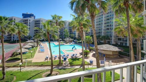 Royale Retreat (#9034-9035)