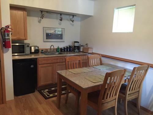 Bears Den B&B And Lodging