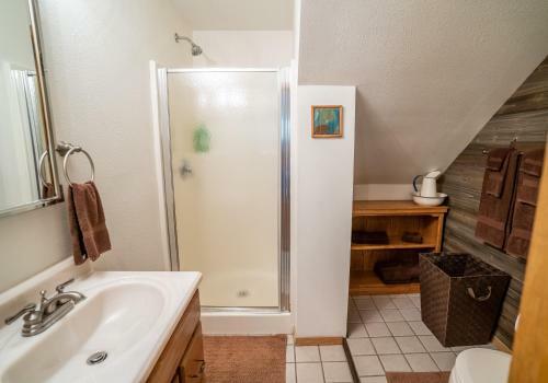 Bears Den B&B And Lodging