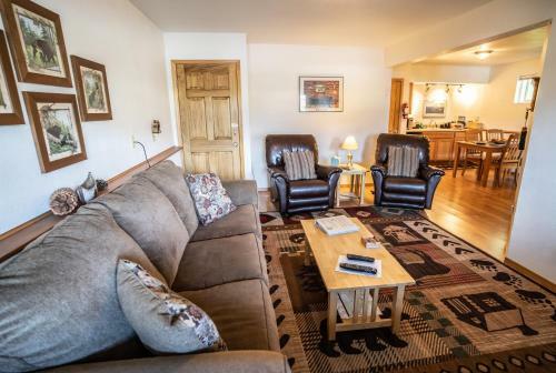 Bears Den B&B And Lodging