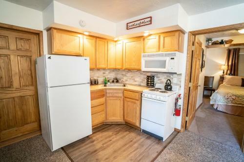 Bears Den B&B And Lodging