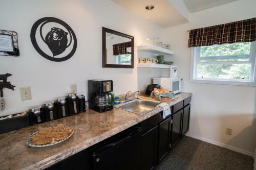 Bears Den B&B And Lodging