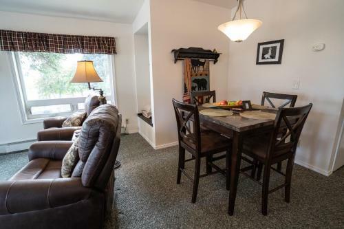 Bears Den B&B And Lodging