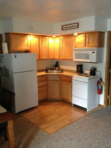 Bears Den B&B And Lodging