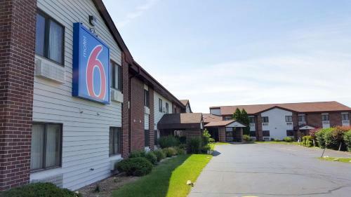 Hotel Motel 6 Saukville