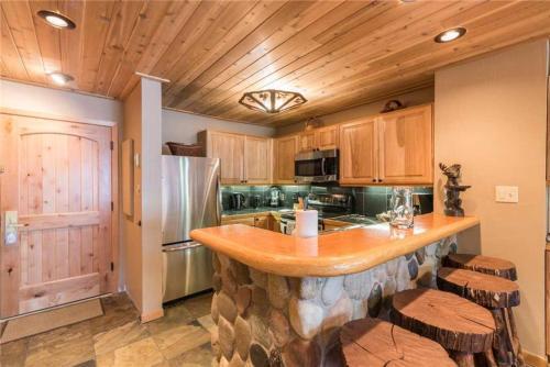 1110 Trappeur's Lodge, Trappeur's Crossing