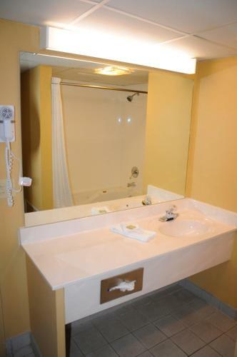 Hotel Super 8 By Wyndham Lamar