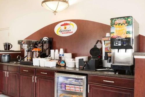 Hotel Super 8 By Wyndham Lamar