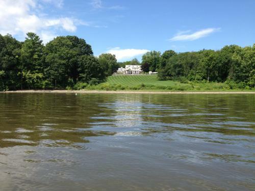 Villa 31 Acre Hudson River Estate