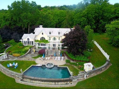 Villa 31 Acre Hudson River Estate