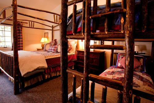 Hotel Circle Bar B Guest Ranch