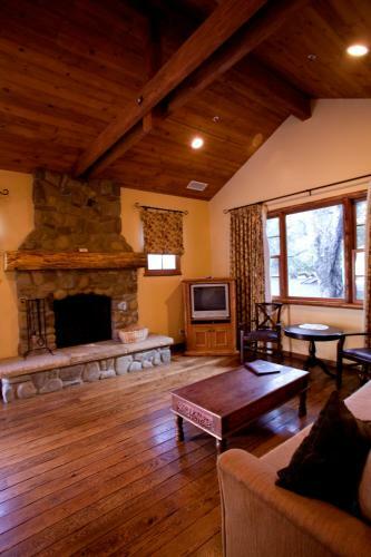 Hotel Circle Bar B Guest Ranch