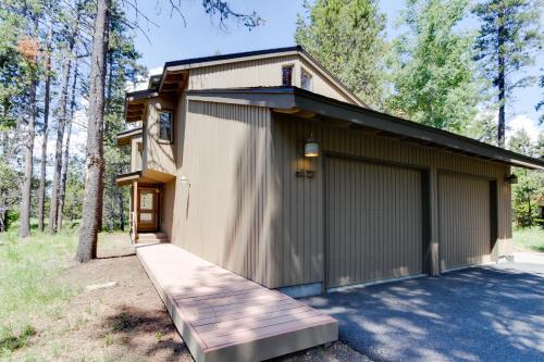 Golden Eagle Lane 17 | Discover Sunriver