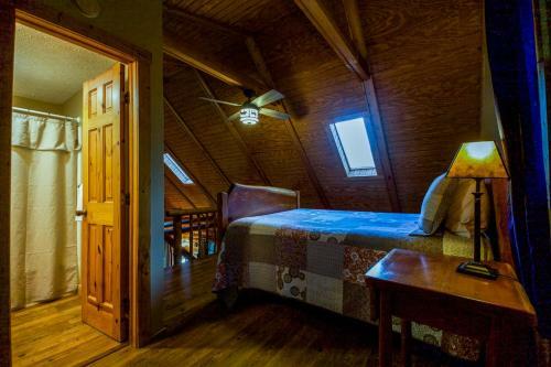Pioneer - Hocking Hills Cabin