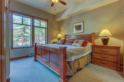 Eagle Springs East 101: Red-wing Suite