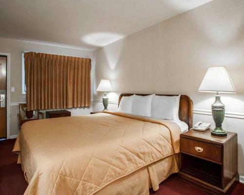 Hotel Rodeway Inn Lyons - La Grange