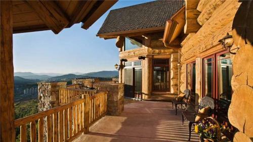 See Me Lodge - Custom Lodge Home With Room For Everyone!