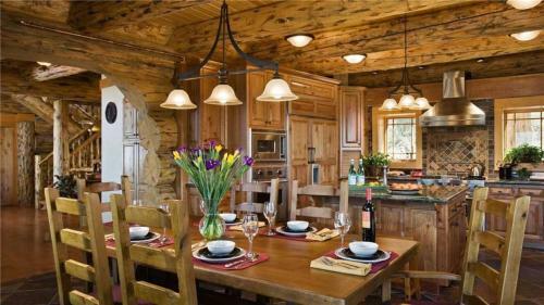 See Me Lodge - Custom Lodge Home With Room For Everyone!