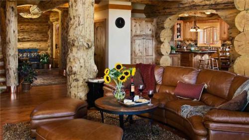 See Me Lodge - Custom Lodge Home With Room For Everyone!