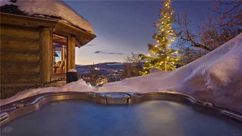 See Me Lodge - Custom Lodge Home With Room For Everyone!