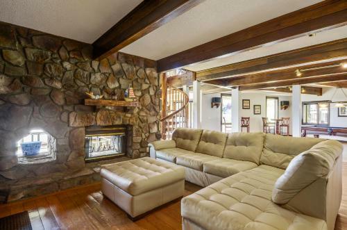 Villa Mystic Mountain W/ Log Cabin