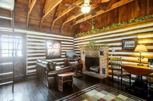 Villa Mystic Mountain W/ Log Cabin