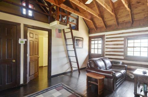 Villa Mystic Mountain W/ Log Cabin