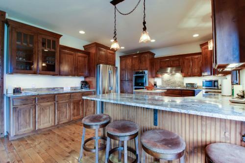 Elk Park Lodge