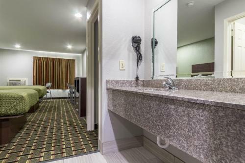 Motel Scottish Inn And Suites Tomball