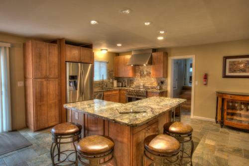 New Modern Home By Heavenly Valley