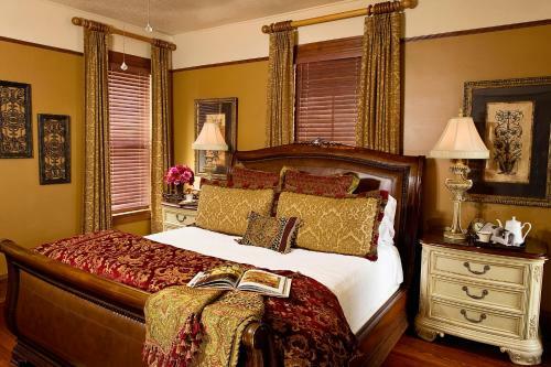 Bed & Breakfast Cedar House Inn