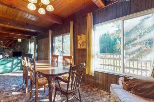 Pond View Lodge